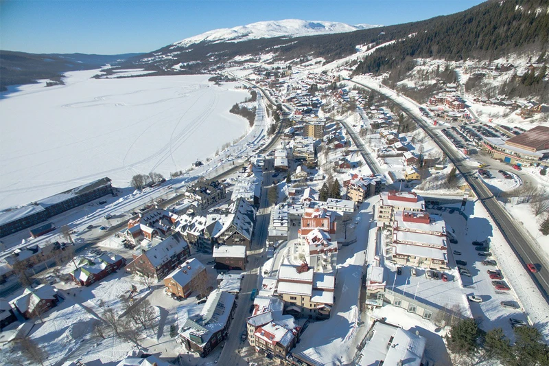 5d1dc23595805are town credit johan huczkowsky