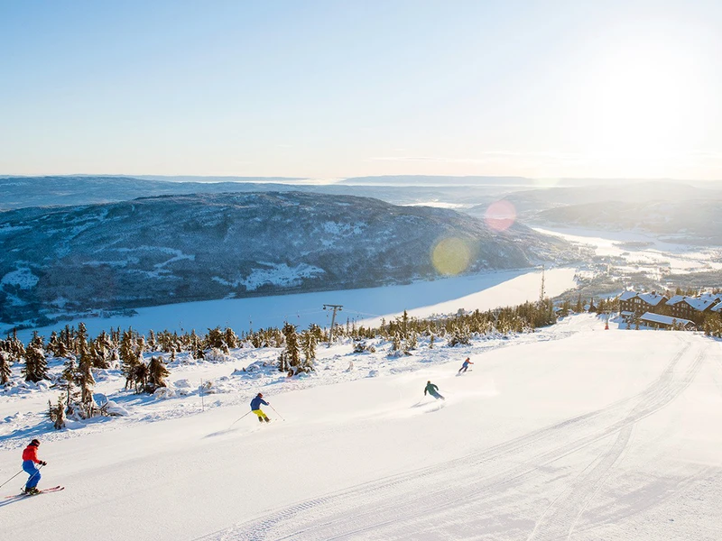 Norefjell Scenic Piste Skiing © Vegard Breie