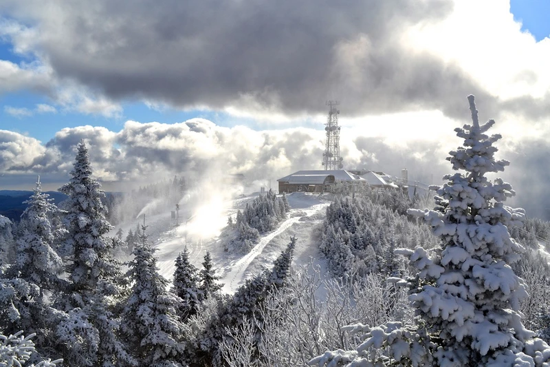 5d1dc2f163e90tremblant summit credit tremblant