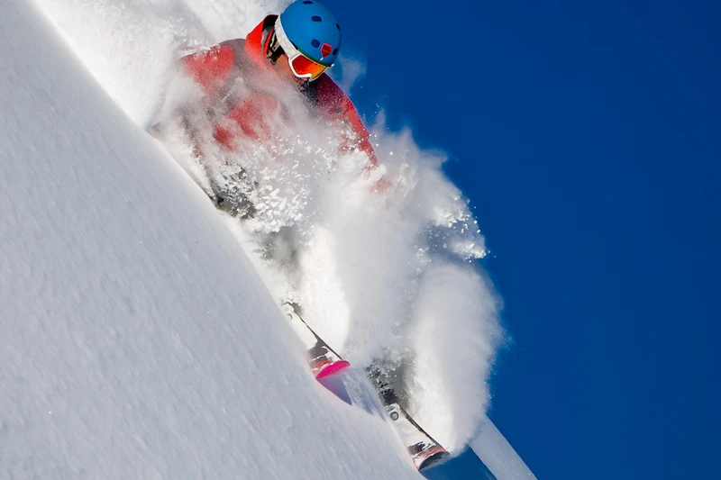 Riksgränsen steep skier © Mattias Johansson 6x4