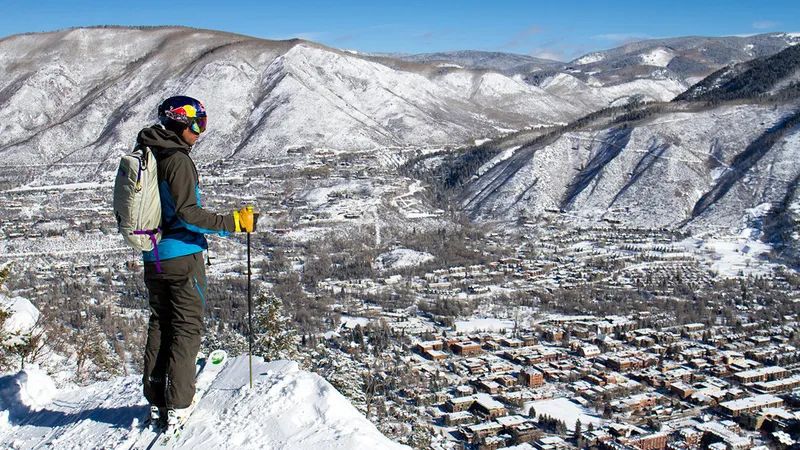 Aspen Skier & Town © Jesse Hoffman 16x9