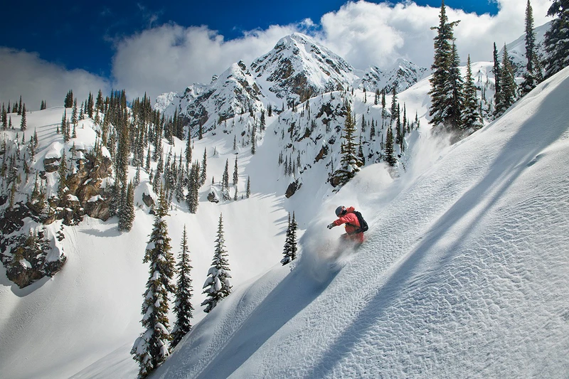 Revelstoke Steep Boarder © Ian Houghton / Revelstoke Mountain Resort