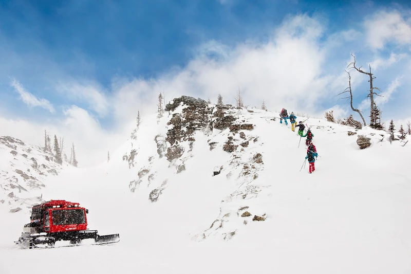 Castle Mountain cat skiing © Travel Alberta Anthony Redpath