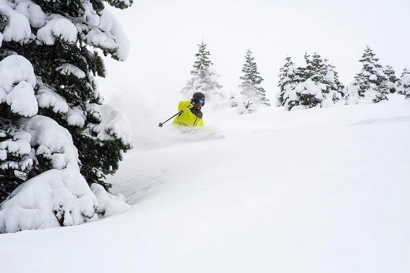 Palisades Tahoe Pow Slash © Squaw Creek 6x4