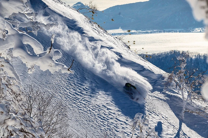 Rusutsu powder scenic © Grant Gunderson 6x4