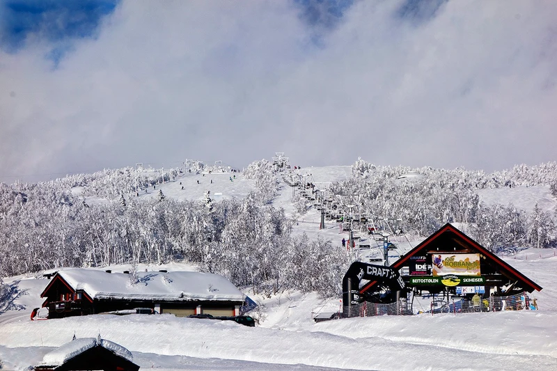 Snow-Covered Lifts in Beito Resort © Beito Resort