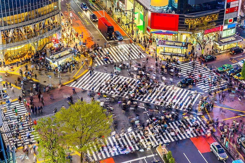5d1dc71f5559ctokyo japan busy crossing min