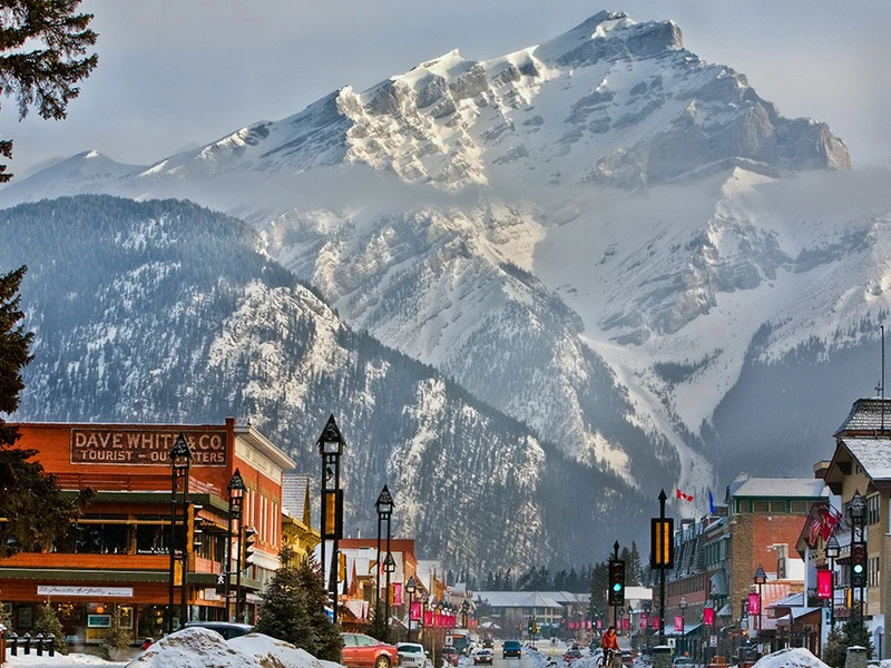 Banff Avenue - Banff Lake Louise Tourism © Paul Zizka Photography