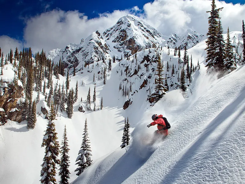Revelstoke Steep Boarder © Ian Houghton / Revelstoke Mountain Resort