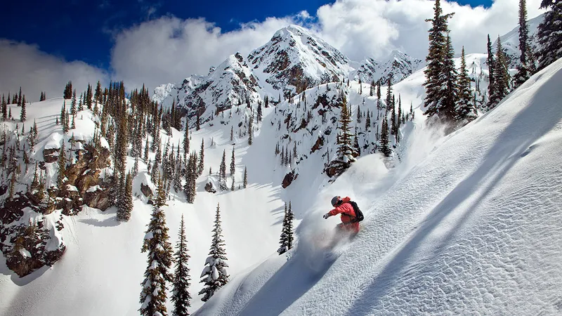 Revelstoke Steep Boarder © Ian Houghton / Revelstoke Mountain Resort