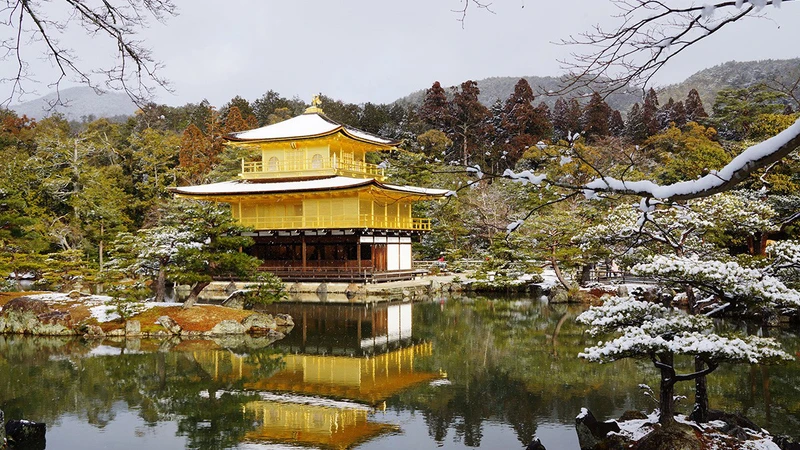 5d1dc800f0bcckinkakuji reflected on water surface16x9