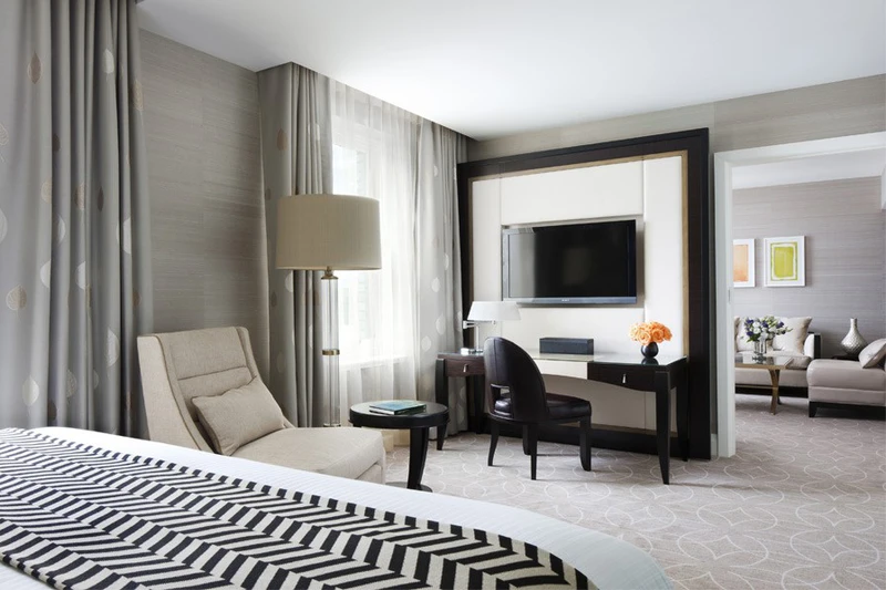 5d1dc8ce22ad8rosewood hotel georgia junior suite 1