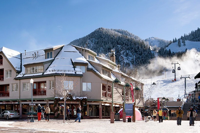 The Little Nell External