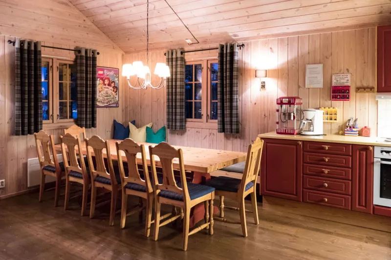 5d1dc91b58ca0geilolia forest cabins dining area