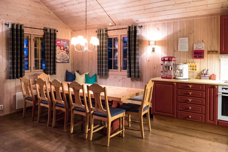 5d1dc91b58ca0geilolia forest cabins dining area