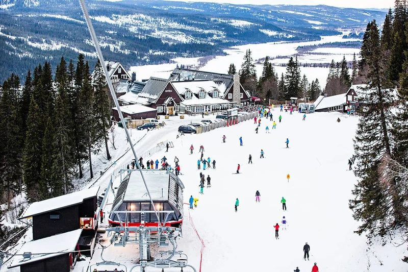 5d1dc93c579b6hotel fjallgarden slope side lift credit jonas kullman