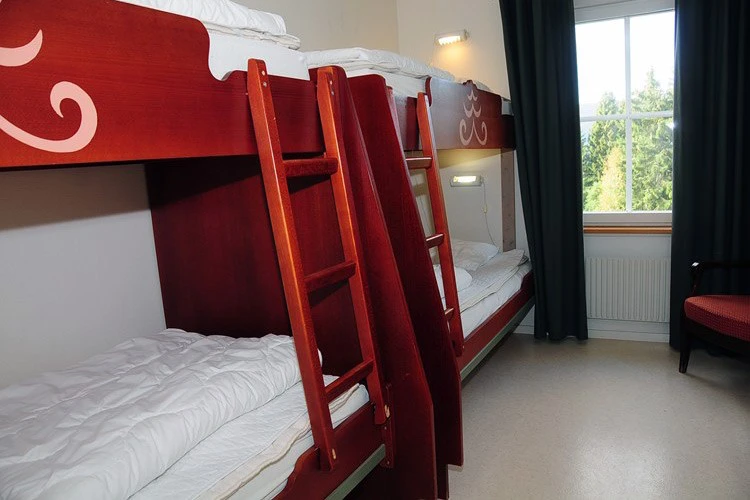 5d1dc9ab16408huset bjornen bunk beds credit skistar
