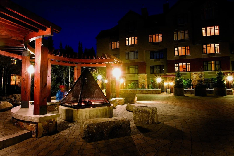 Hilton Whistler Resort Courtyard