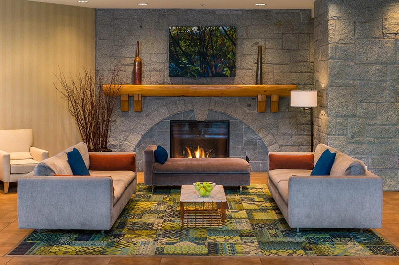 Crystal Lodge Lounge in Lobby © Scott Brammer / Coastphoto