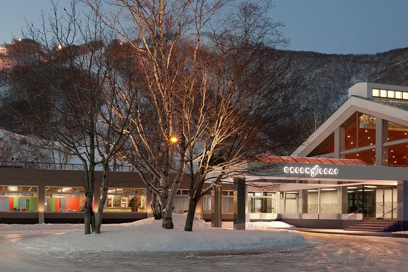 The Green Leaf - Exterior at Dusk © Aaron Jamieson