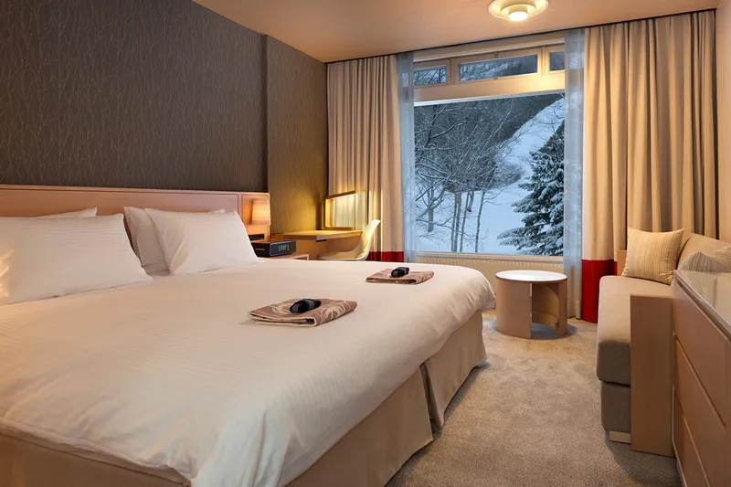 5d1dc9f565a9bthe green leaf deluxe king credit aaron jamieson