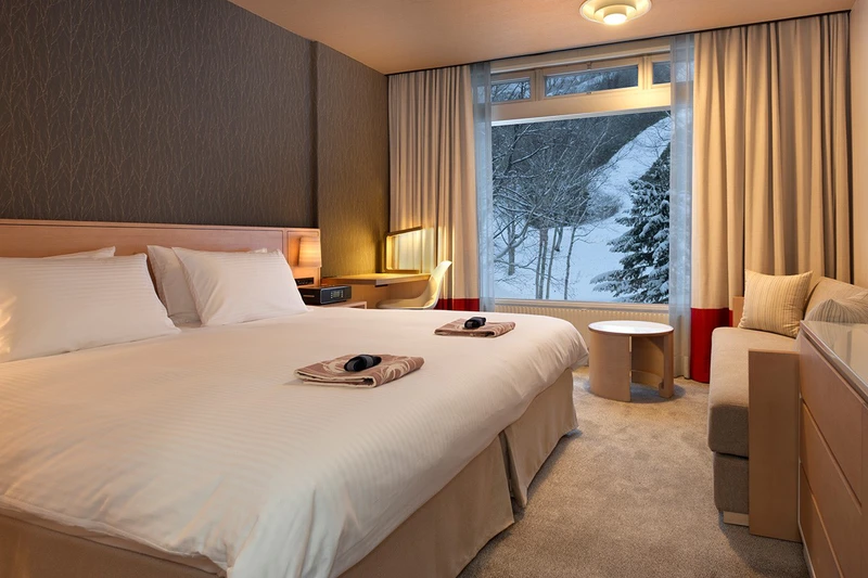 5d1dc9f565a9bthe green leaf deluxe king credit aaron jamieson