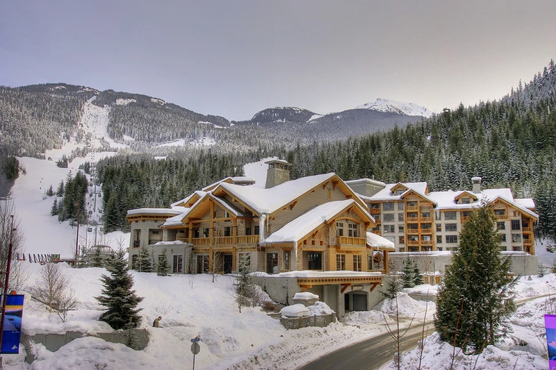First Tracks Lodge Exterior