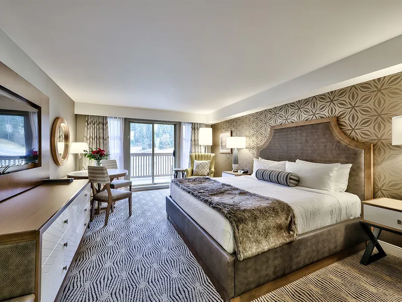 5d1dca54c3e7asun peaks grand hotel deluxe room 2