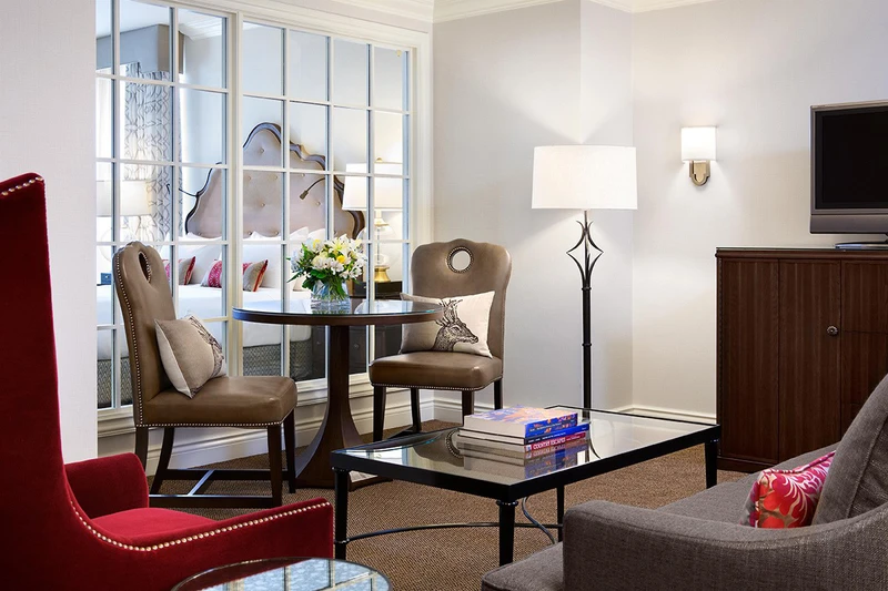 5d1dcab940a5efairmont chateau lake louise 2bed suite credit fairmont