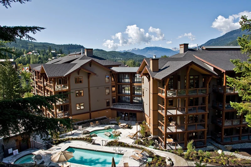 Evolution Exterior Pool and Hot Tubs