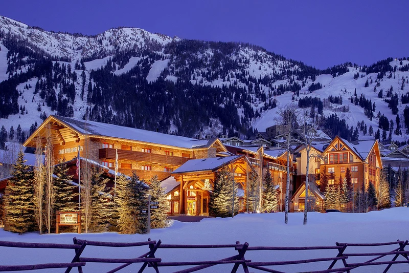 Snake River Lodge Exterior