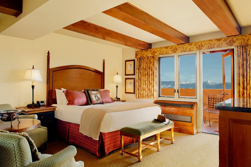 5d1dcb4686233snake river lodge deluxe room
