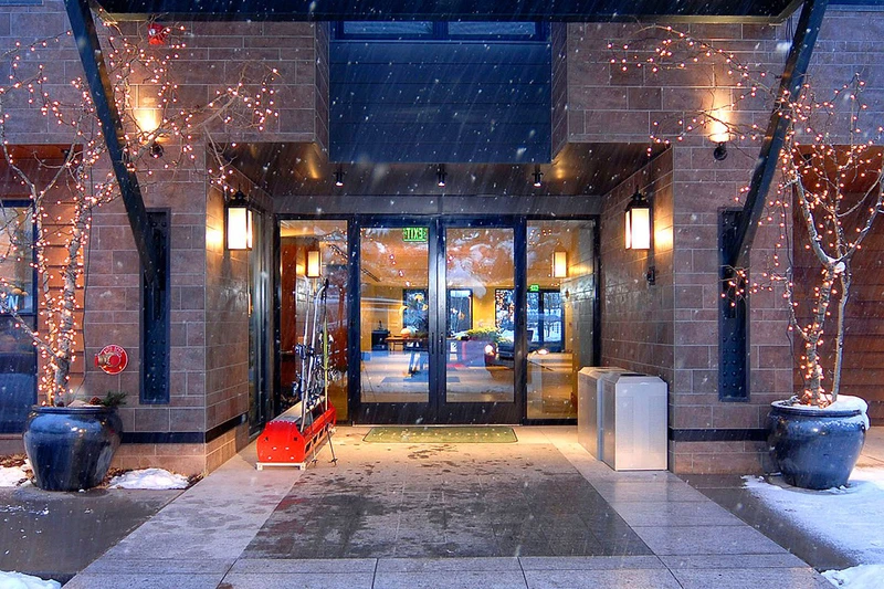 5d1dcbec69d2alimelight front entrance