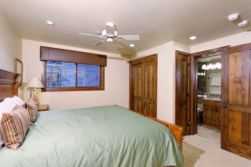 5d1dcbf9f372bcrestwood 1bedroom