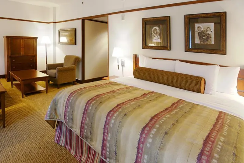 5d1dcc3bf2495hotel alyeska junior suite