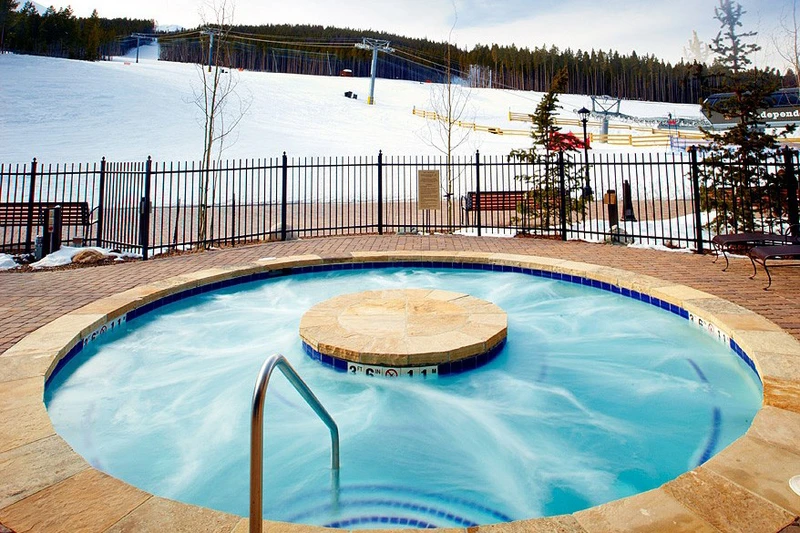 5d1dcc627c56acrystal peak hot tub
