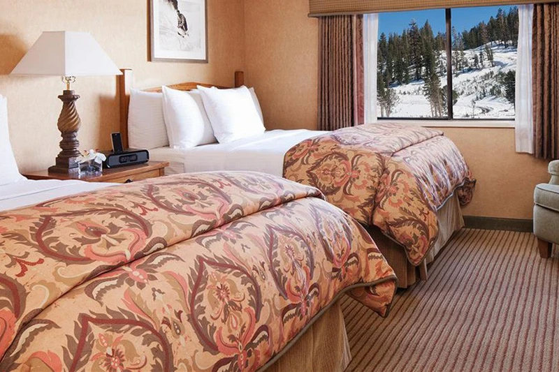 5d1dcccd0350bmammoth mountain inn queen queen room