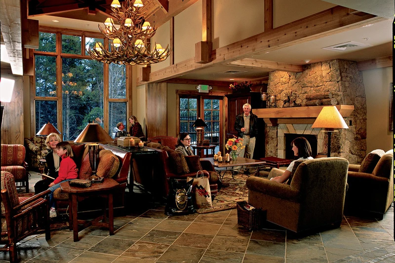 Mountain Thunder Lodge - Guests in the Lobby