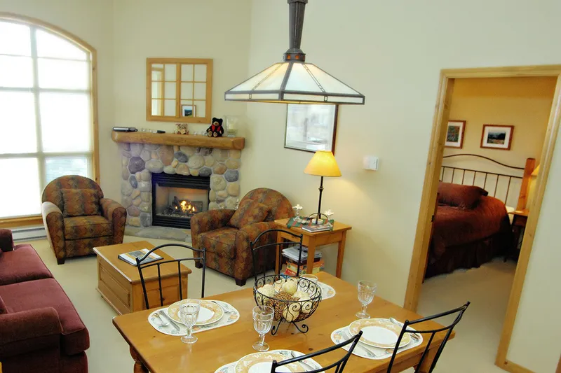 5d1dcd46cff06crystal forest condos dining 0