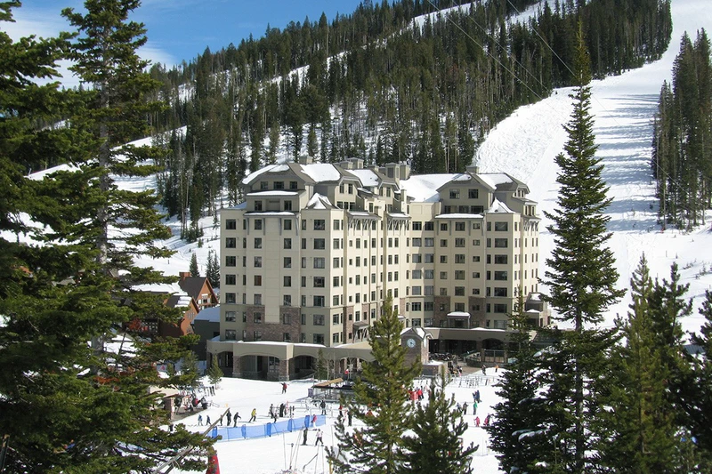 5d1dcd97e0880summit exterior