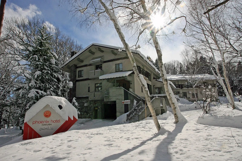 Phoenix Hotel - Exterior in Snow