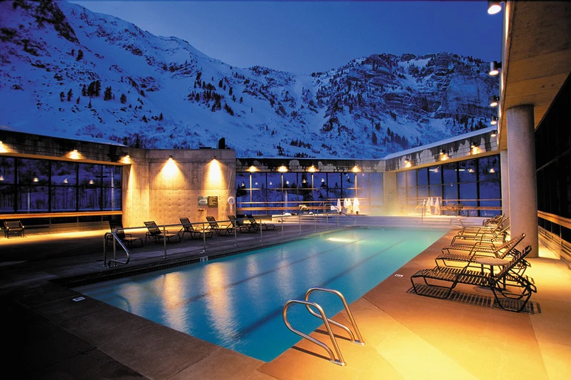 5d1dcdccba8aacliff lodge pool