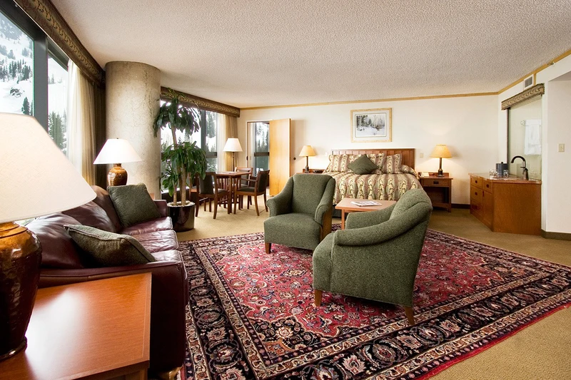 5d1dcdd019b03cliff lodge deluxe bedroom 0