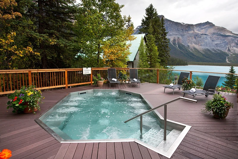 5d1dcdd883fafemerald lake lodge hottub