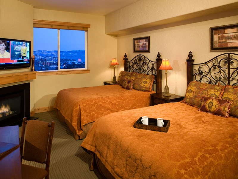 5d1dcdf684271silverado guest room 0