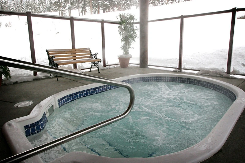 Cahilty Lodge Hot Tub