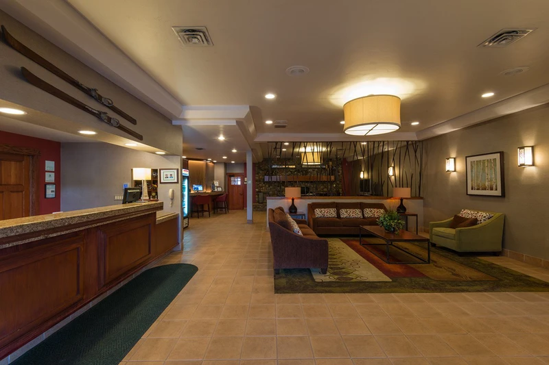 5d1dce49db3acholiday inn lobby