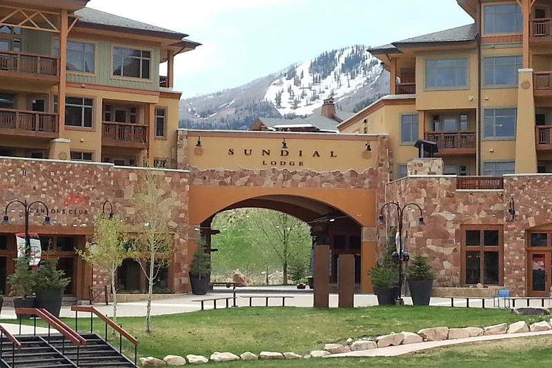 Sundial Lodge Exterior