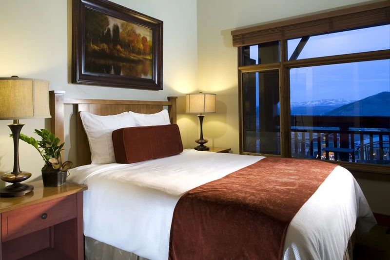 5d1dce5417573sundial standard room