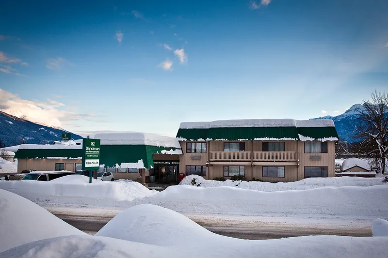 Sandman Inn Exterior